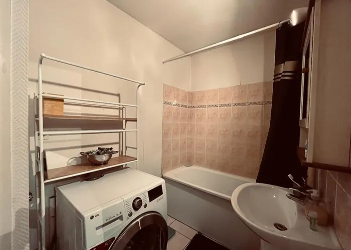 Du Bourg, Proximite & Апартаменты